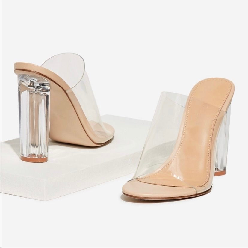 “Mules Crystal Tower – Glamour Transparente”